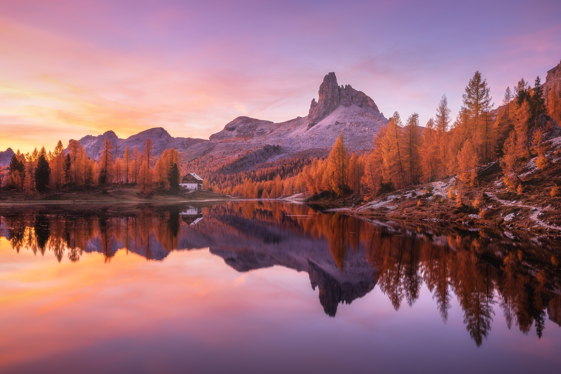 DOLOMITES AUTUMN